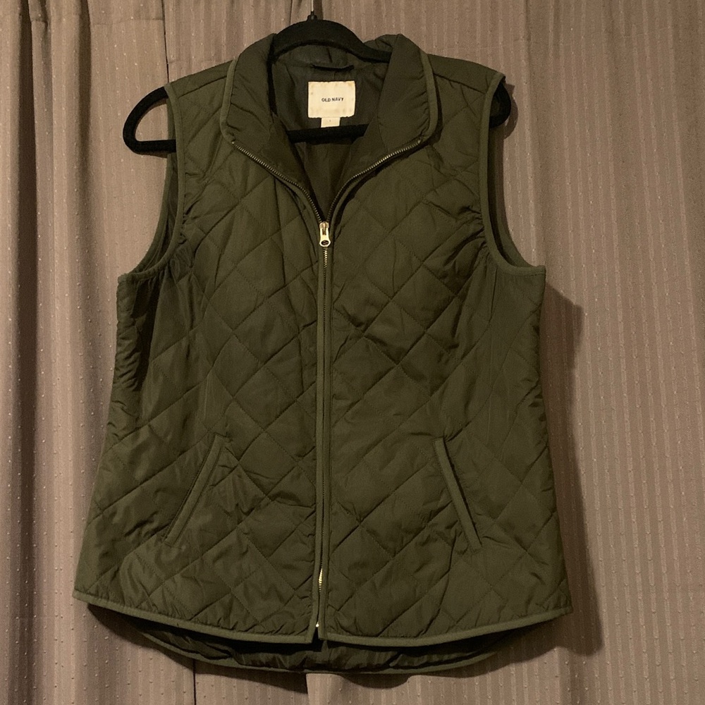 Women’s Old Navy Olive Green lightweight Quilted Vest Size Large